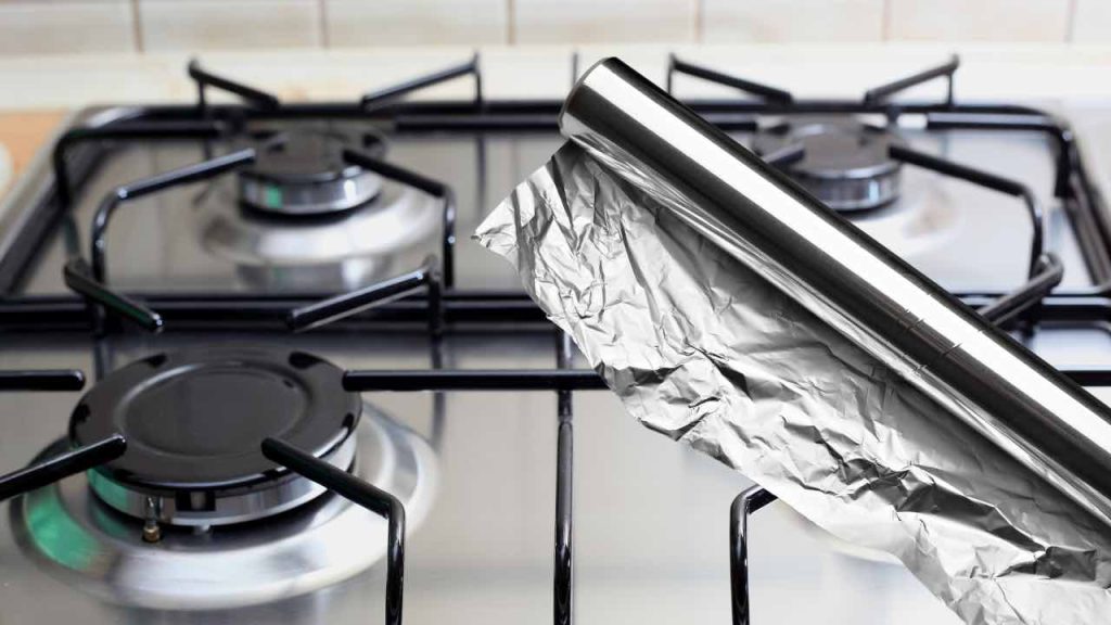 Dans quel sens doit-on utiliser le papier aluminium ? - Cuisine Actuelle Dans quel sens doit-on utiliser le papier aluminium ? - Cuisine Actuelle